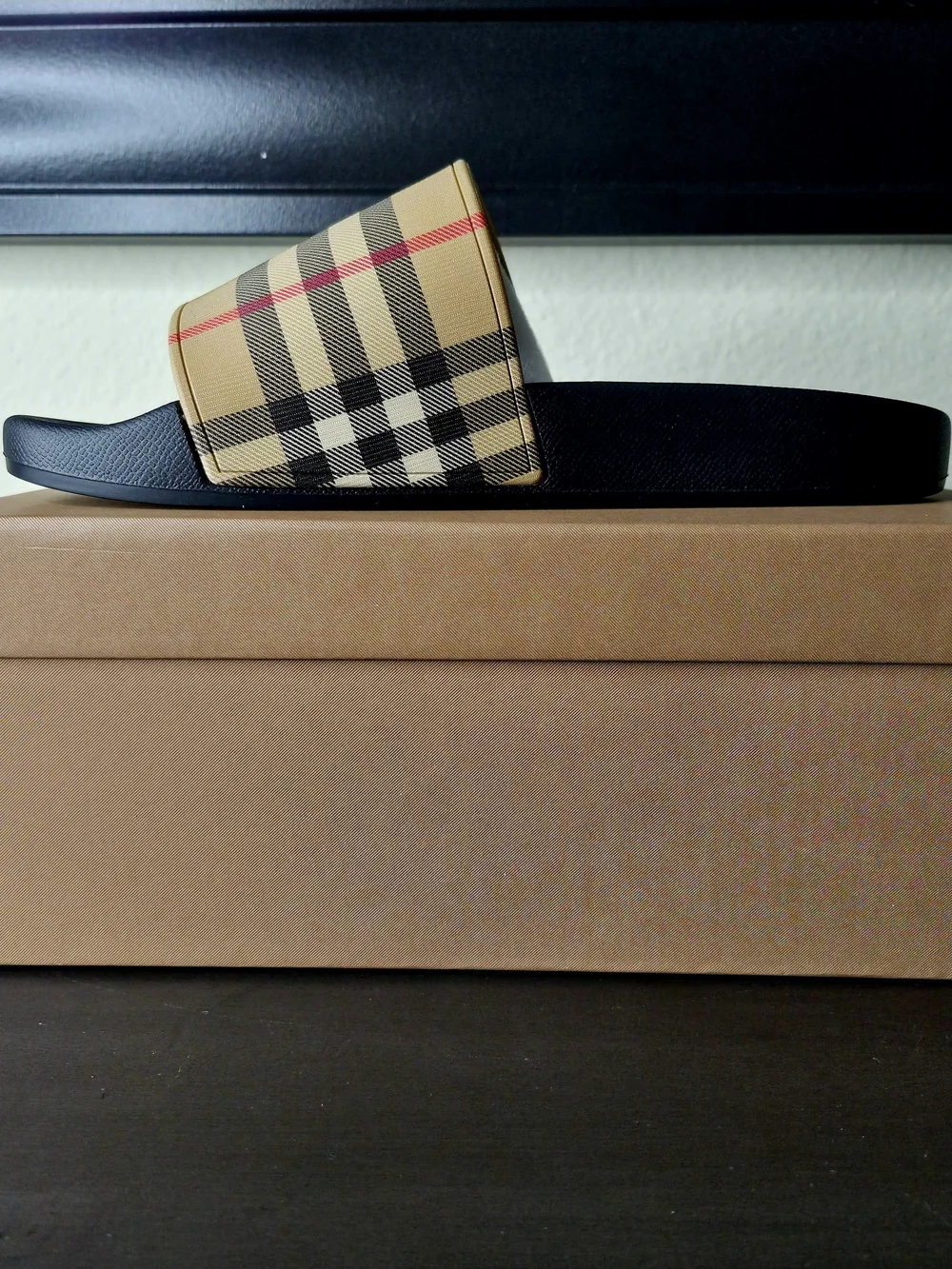 Burberry Mens/Womens Slides Size Europe 39, M7, W8.5